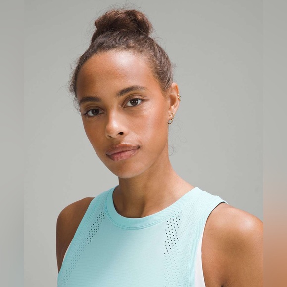 Lululemon Train to Be Tank Top in Cyan Blue - Size 4 *Hemmed* - Picture 7 of 9